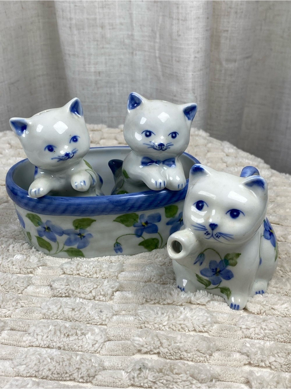 Vintage Andrea by Sadek Blue White Porcelain Cat Salt Pepper Creamer Tray Set